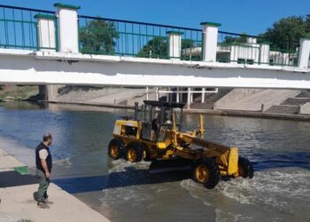 Limpieza en la pileta del Balneario para el inicio de temporada