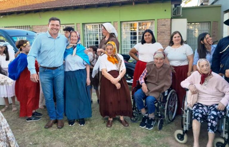 Pesebre Viviente en el Hogar de Ancianos