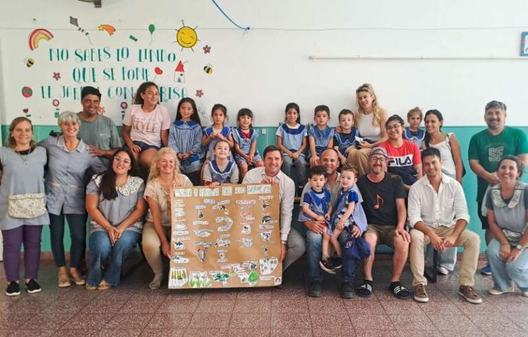 Bouvier visitó a los pequeños “detectives” del Jardín Gabriela Mistral