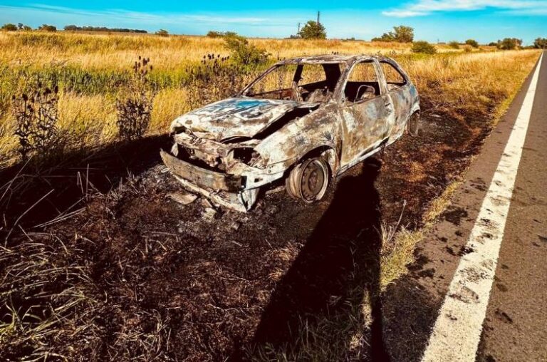 Se incendió un auto en ruta 8