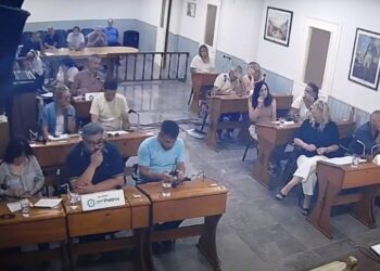 En curiosa votación, el Concejo recortó el aumento de tasas pedido por la Municipalidad