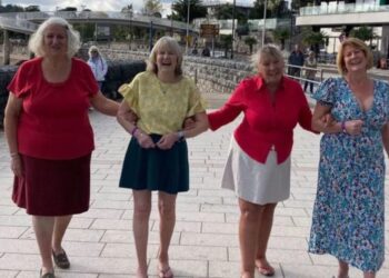 Las mismas, en el mismo sitio, 50 años después