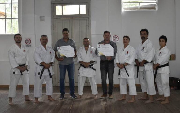 Bouvier, en evaluación técnica de escuela de karate