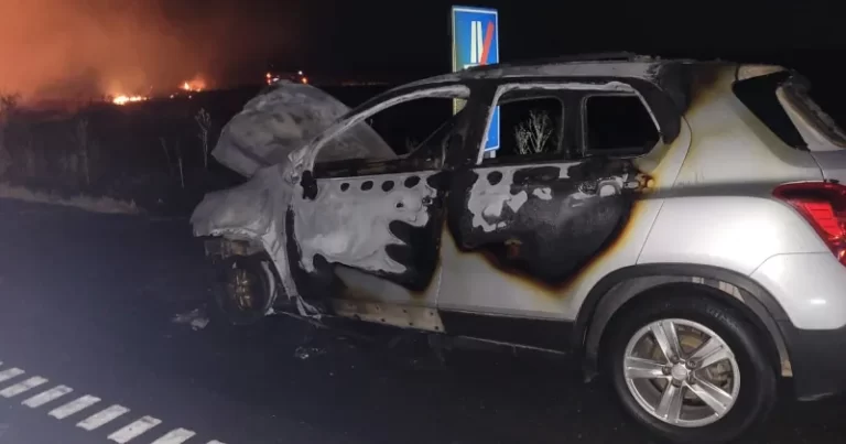 Se incendió un auto en la autopista 8