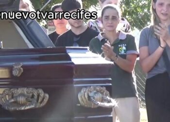 Multitudinaria y conmovedora despedida a Elenita