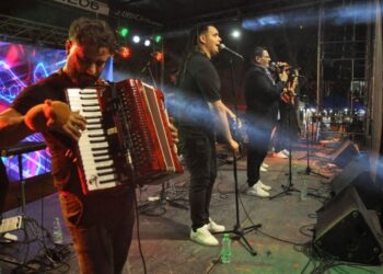 Multitudinario festejo del 171º aniversario de Salto