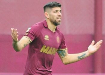 Escándalo en el fútbol: un jugador mandó al hospital a otro con una trompada