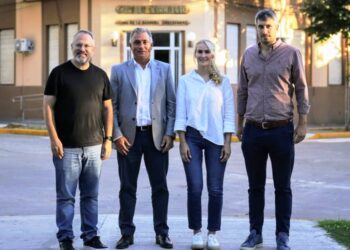 Capitán Sarmiento se vistió de violeta