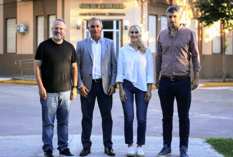 Capitán Sarmiento se vistió de violeta