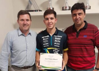 El intendente Bouvier distinguió a Juampi Alberti