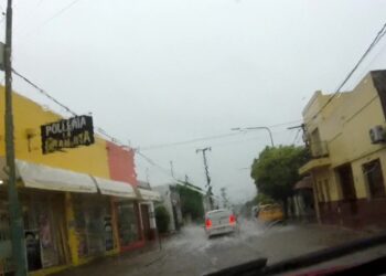 Calles anegadas por el diluvio en Arrecifes