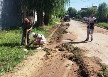 Construyen cordón cuneta en calle Tierra del Fuego