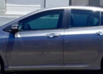 VIDEO. Entran en una agencia y se roban dos autos