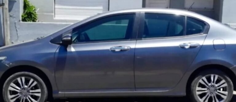 VIDEO. Entran en una agencia y se roban dos autos