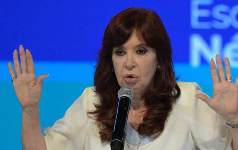 Cristina, enfurecida con Milei: “Sos un cachivache… Deberías buscar un buen psicólogo o un psiquiatra”