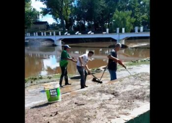 Se limpia el Balneario tras la crecida del río