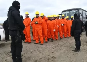 Un gobernador sacó a los presos a trabajar