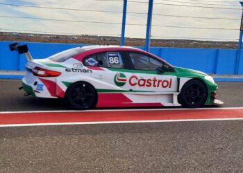 Canapino manda en el estreno del Turismo Carretera 2000