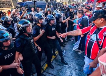 Preocupación por la convocatoria de las barras de fútbol a la marcha de jubilados