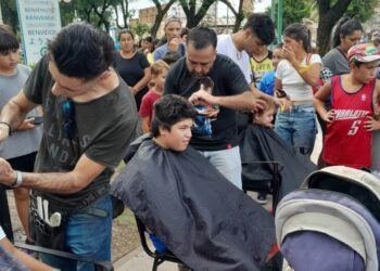 Jornada solidaria para los chicos en Plaza Mitre