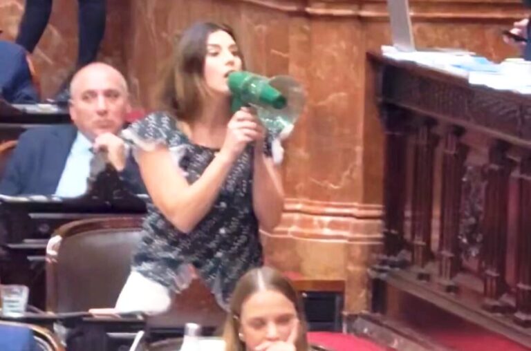 Se aprobó la autorización para negociar con el FMI