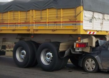 Violento choque en la autopista 8