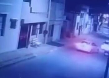VIDEO. Encontraron a la persona que chocó al Peugeot en calle Rivadavia