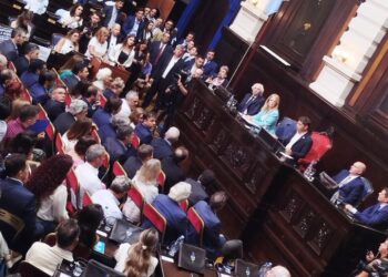 Kicillof, con todo contra Milei en el inicio de sesiones: “Es impune, cínico e irresponsable”