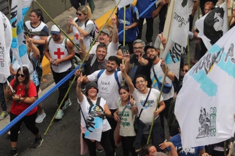 Presencia arrecifeña en la marcha por el Día de la Memoria