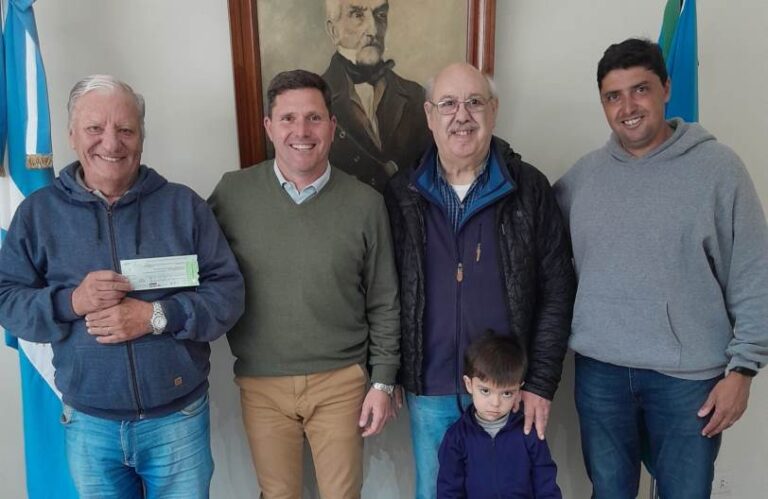 Bouvier entregó un subsidio al Círculo de Ajedrez de Arrecifes