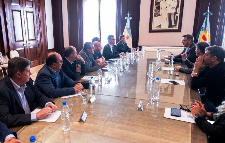 Kicillof firmó convenios por créditos para Arrecifes y otros siete municipios