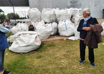 Entrega de reciclables a beneficio de la Cooperadora del Hospital