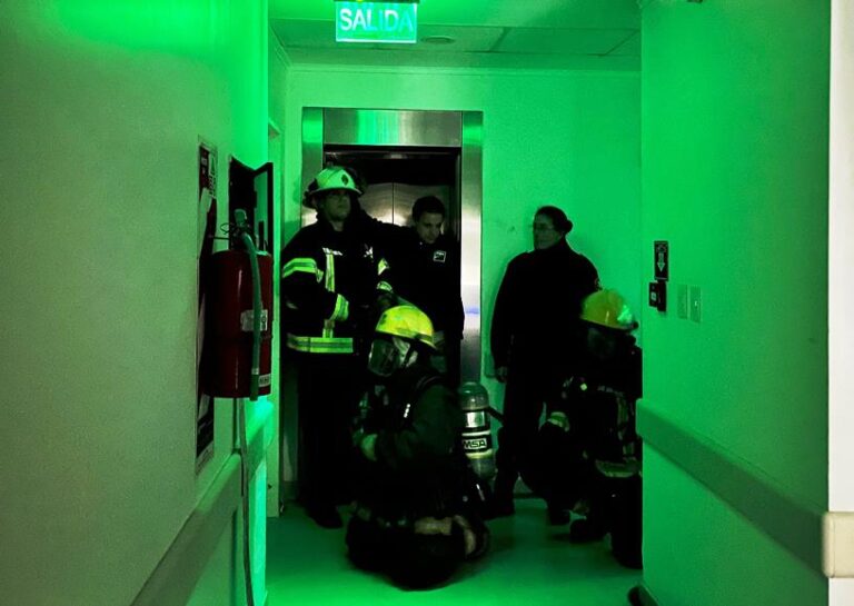 El Hospital Sadiv realizó un simulacro con Bomberos para reforzar su plan de evacuación