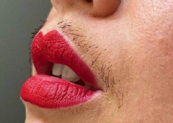 El feminismo impone como tendencia el bigote en mujeres