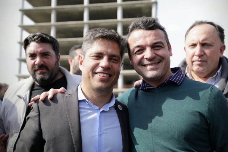 Alessandro y Gabilondo en el acto de los “500 días sin obra pública nacional”