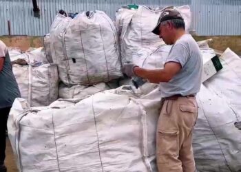 Entrega de residuos reciclables en beneficio del Hospital