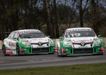 Doble podio de Agustín Canapino en Turismo Carretera 2000
