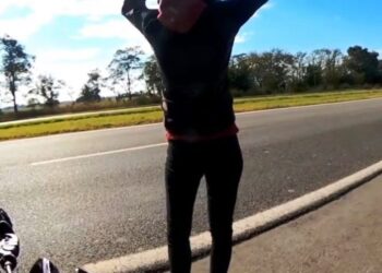 VIDEO. Violento robo a un grupo de motocilistas en la autopista 8