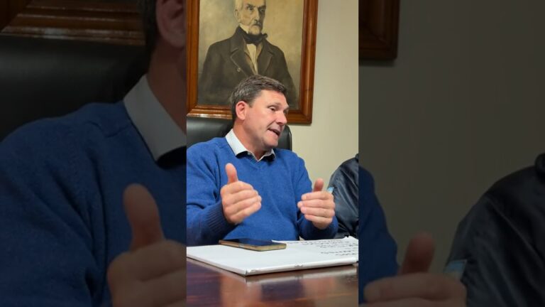 Conferencia de prensa del intendente Bouvier sobre las inundaciones