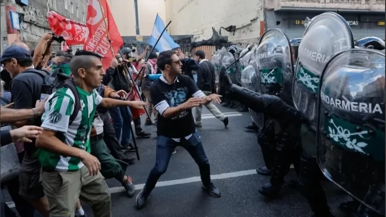 Incidentes y detenidos en nueva marcha de jubilados