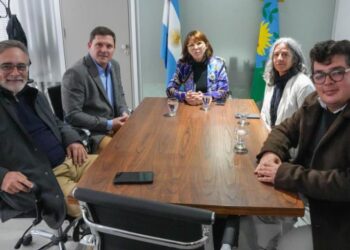 El intendente Bouvier presentó un proyecto en el Ministerio de Hábitat