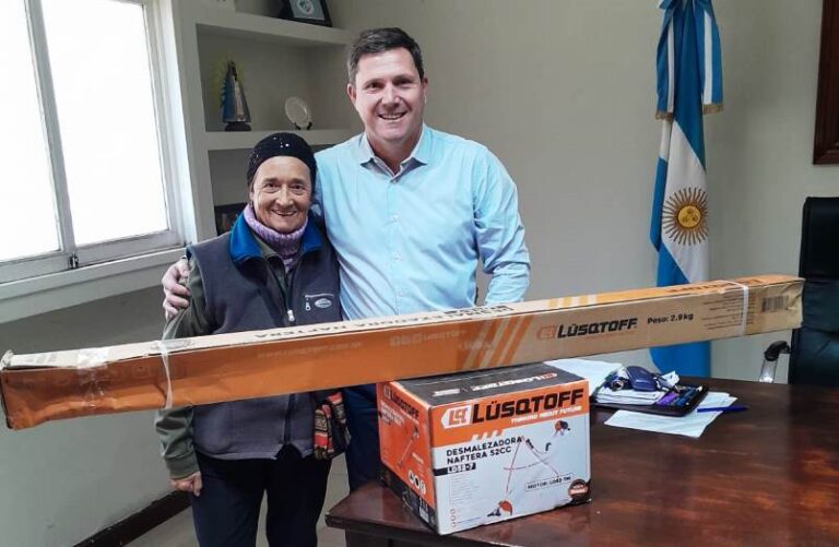 La Municipalidad donó una desmalezadora al Refugio de Animales