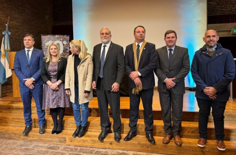 Bouvier participó del acto de asunción del rector de la UNSAdA