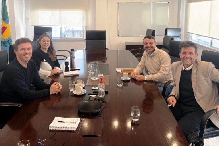 Gabilondo con el ministro Augusto Costa: “Seguimos promoviendo el desarrollo local”