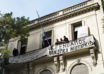VIDEO. Detuvieron a Grabois por atrincherarse en un edificio público