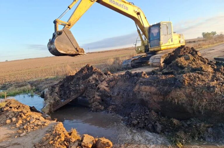 Trabajos viales en la zona rural de Arrecifes