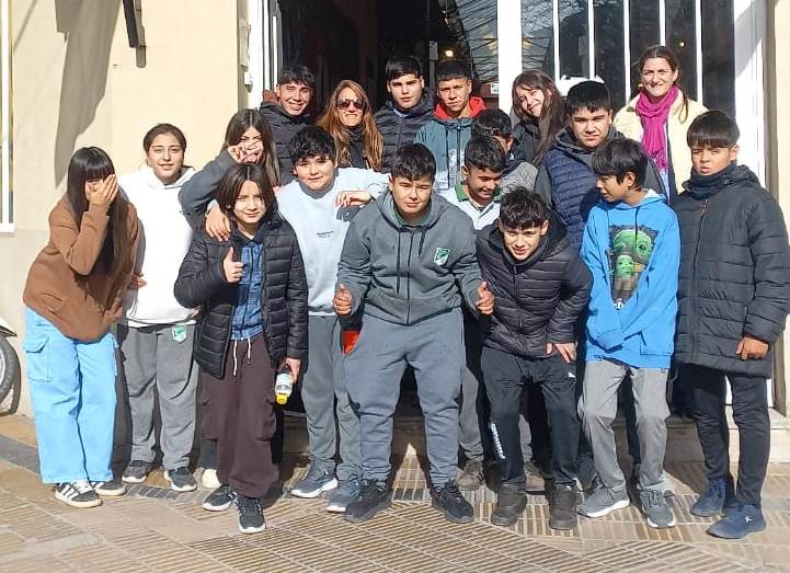 Estudiantes de la Secundaria 2 guiaron una visita al Museo