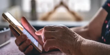 Una mujer denunció haber sido estafada por teléfono