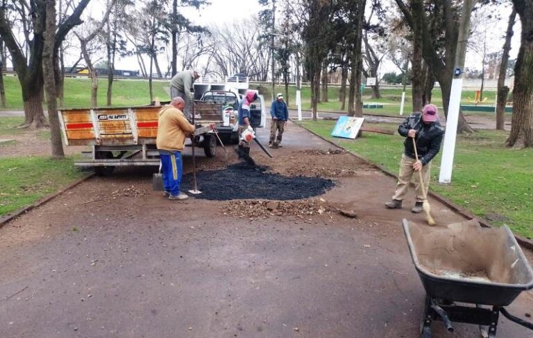 Continúan los bacheos en distintos puntos de la ciudad