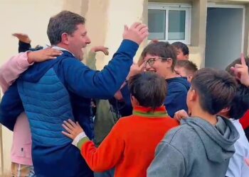 Refaccionan baños de la Escuela 16 de Villa Sanguinetti